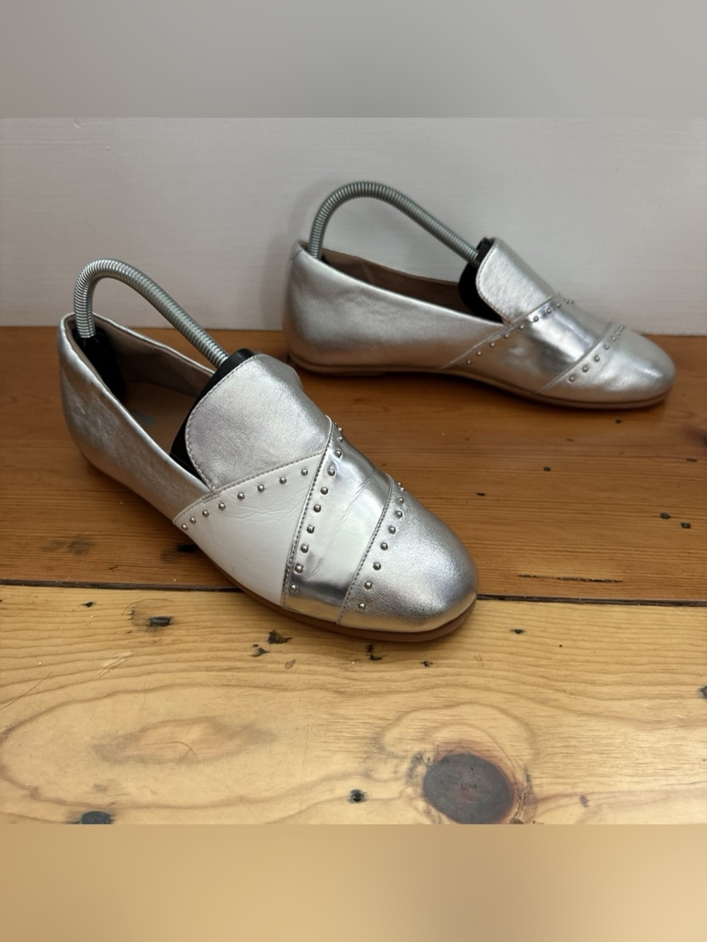 FitFlop Women’s Size 7.5 Silver Angelina Microstud Loafers Flats Opera Shoes